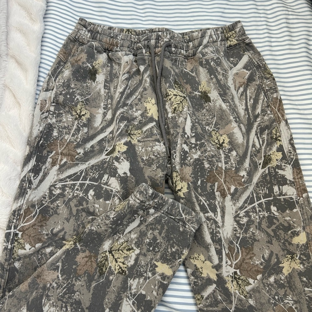 Abercrombie & Fitch camo sweatpants